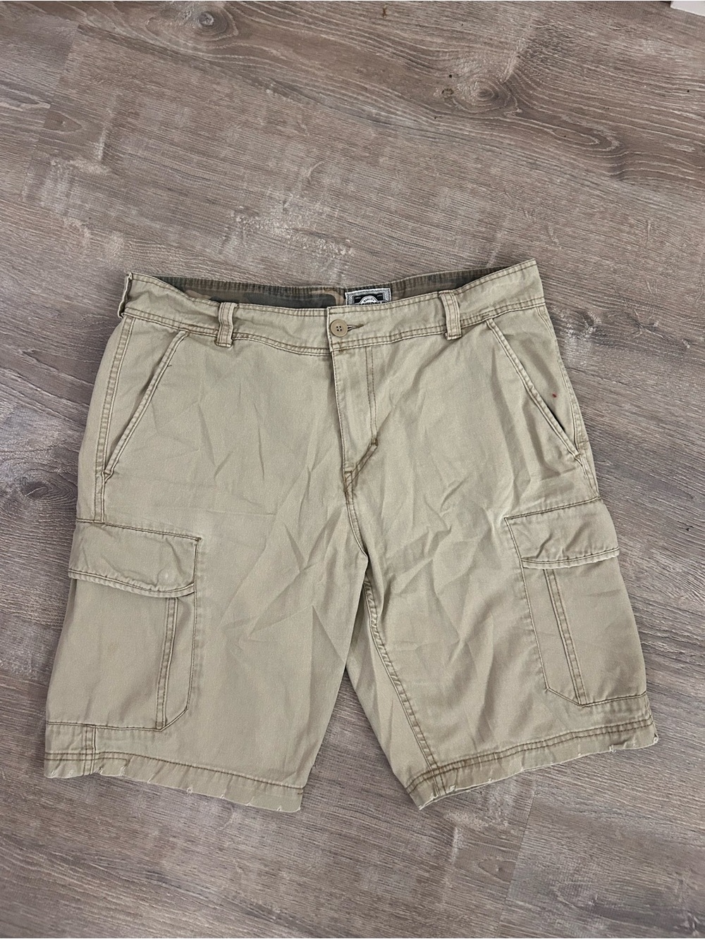 Men's Casual Cargo Shorts in Beige - Utility Pocket Design